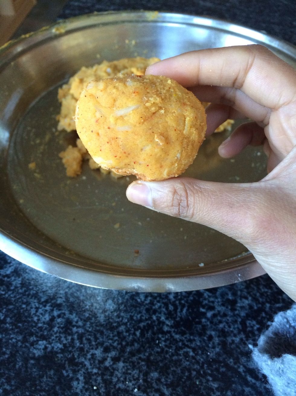 Cover the one side of bread with the potato mix.