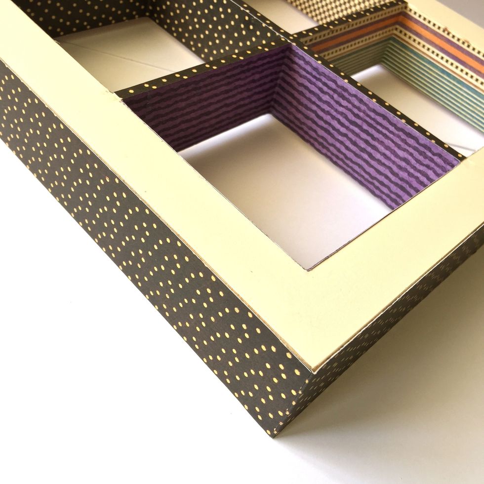 Cover the outside of the window box.