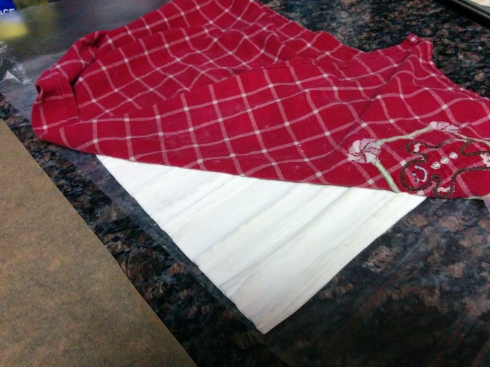 Cover the phyllo dough that is not being used under a damp towel