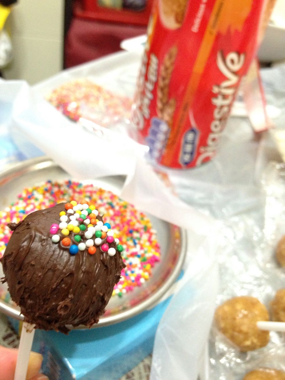 Cover the pop with layer of chocolate and add some decorations.