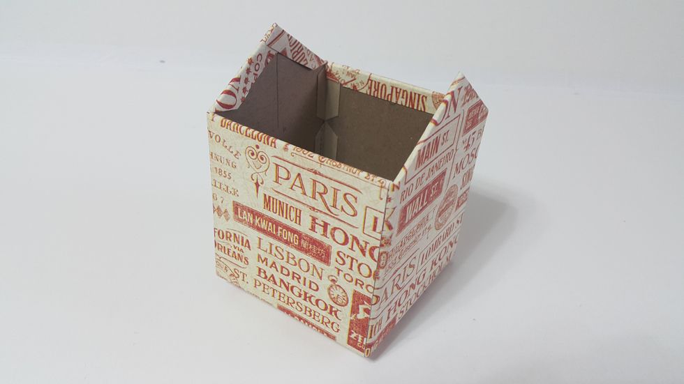 Cover the sides with papers of 3"(W)x4"(H), left the bottom half inch for connecting.