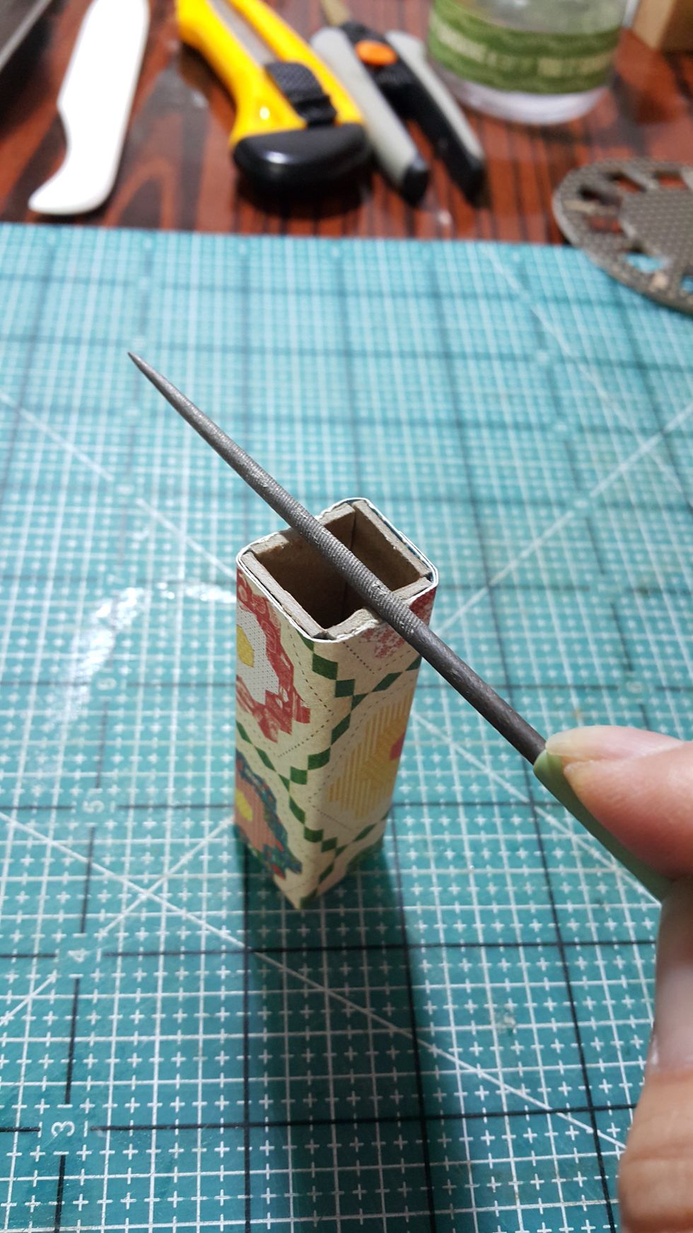 Cover the stand with your favourtie Graphic 45 papers, use tools to form a curve base for the upcycle yogurt bottle