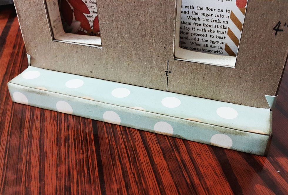 Cover the step with papers measured 1"x8" for the front side and 1"x7" for the step top.