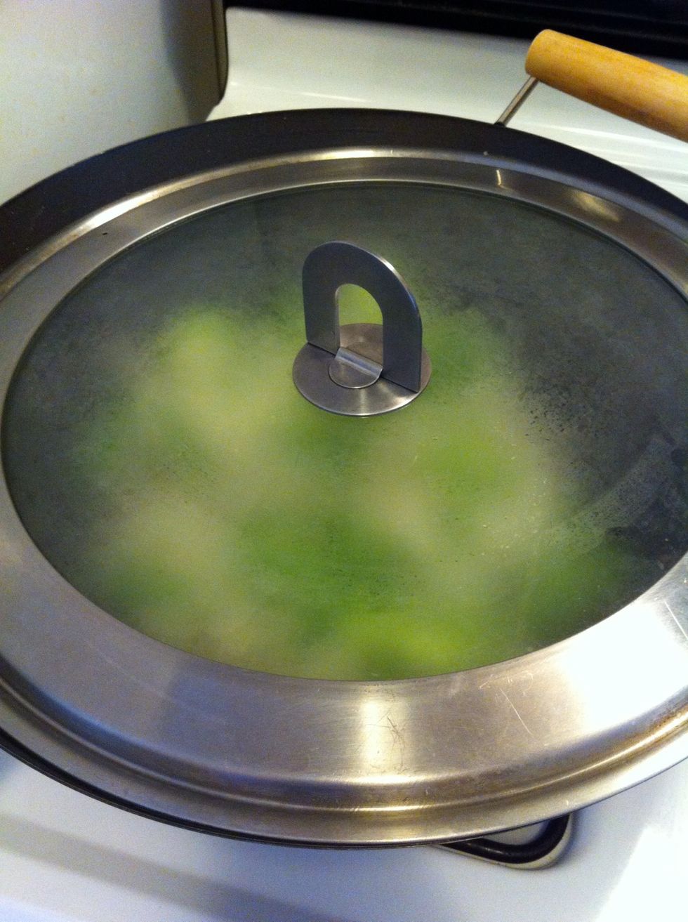Cover up the pan for 1min (this is optional, though onion & bell pepper will cook fast by this)