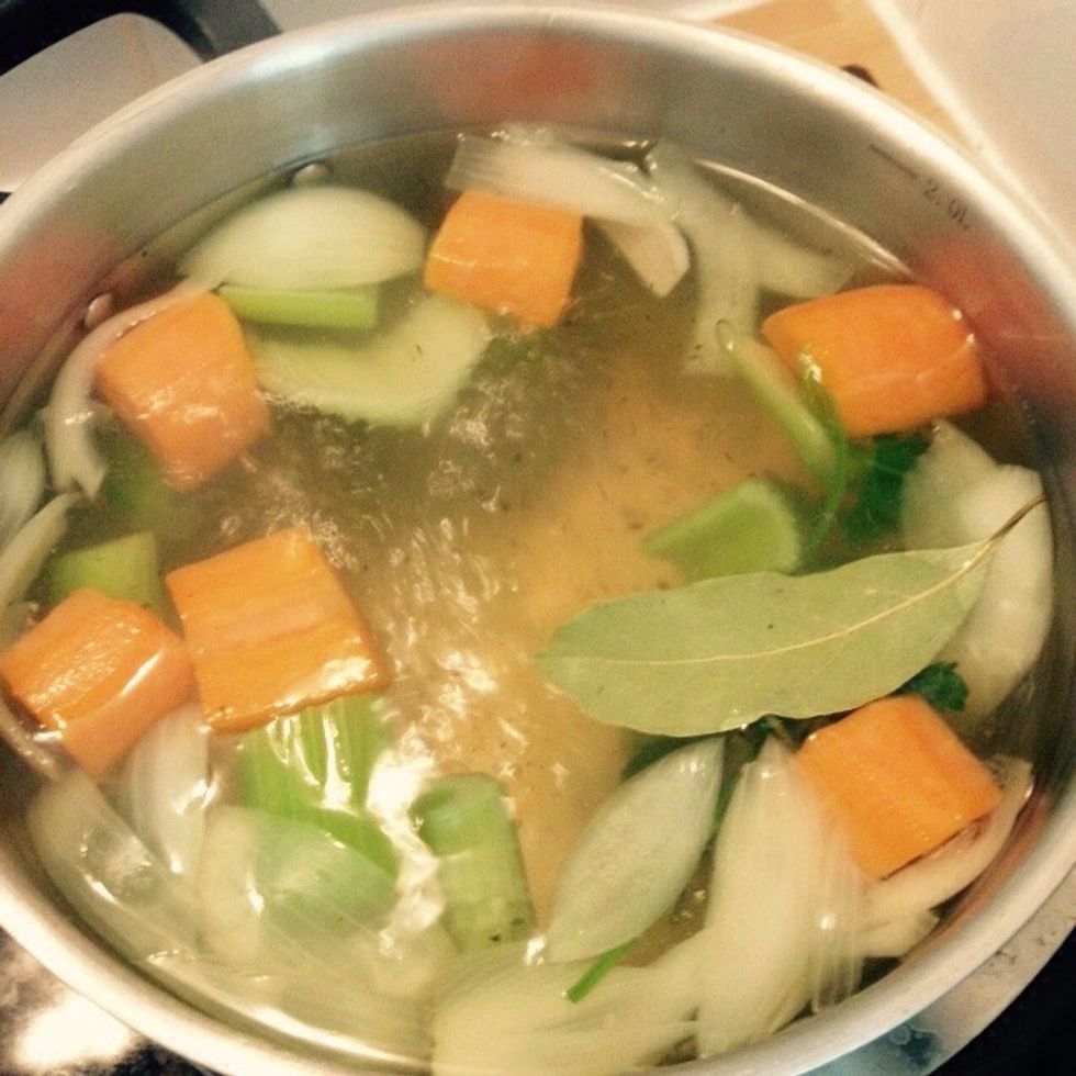 Cover with 1.7-2l of boiling water and bring to boil. Then add 1-2 bay leaves. Cover with a lid and keep boiling gently for 2 hours.