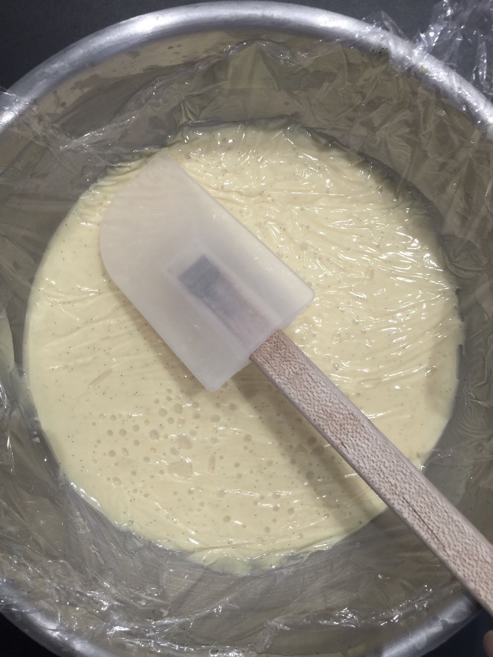 Cover with a plastic film in contact with the cream so as to prevent a crust forming