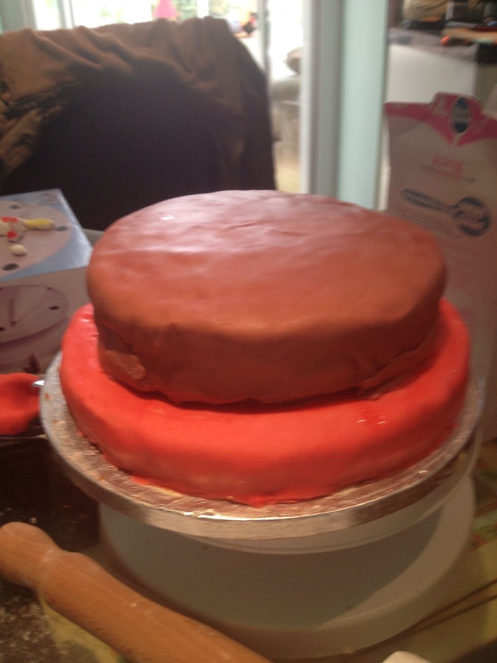 Cover with brown icing (I started making a ribbon around the side