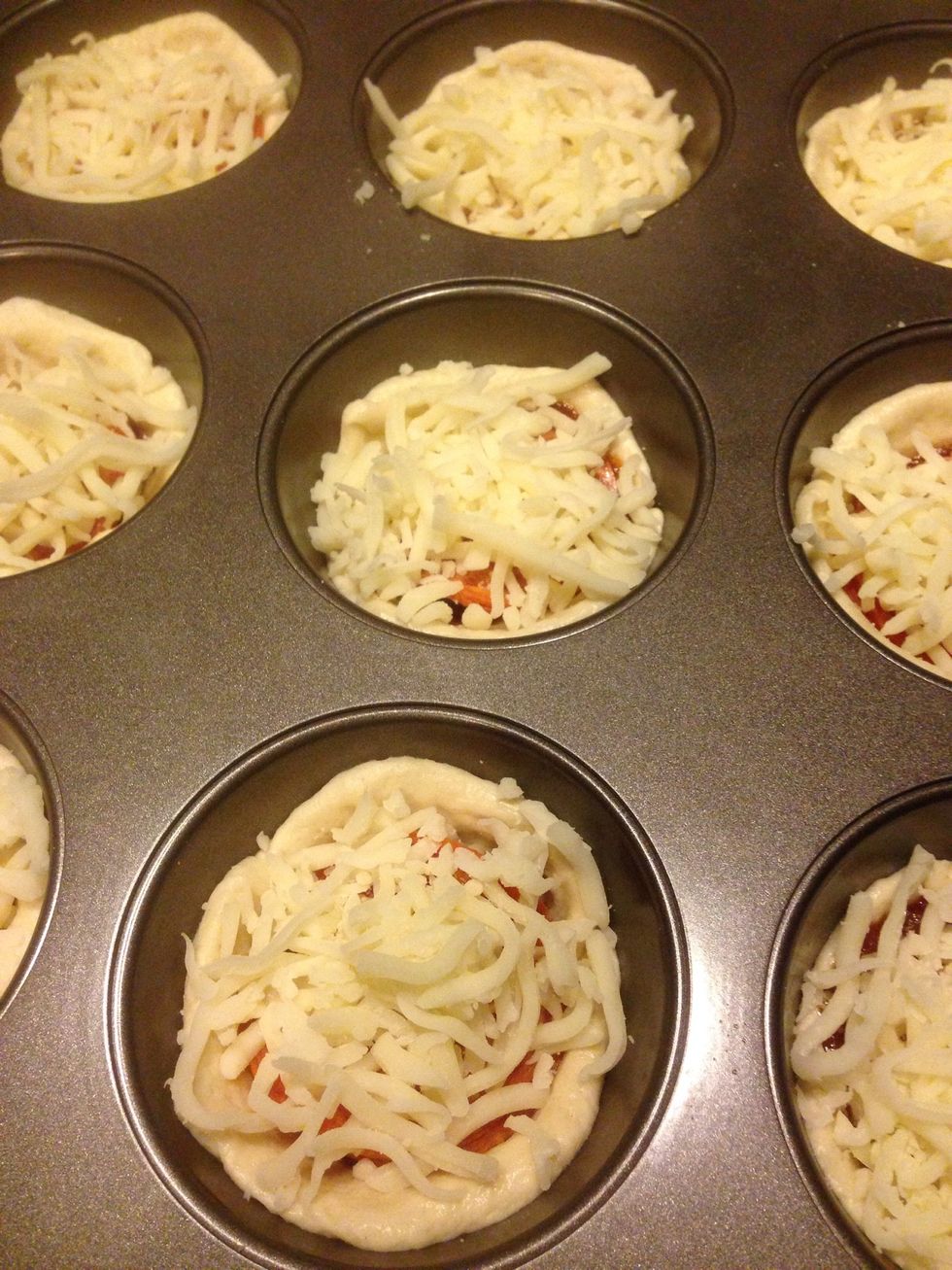 Cover with mozzarella cheese.