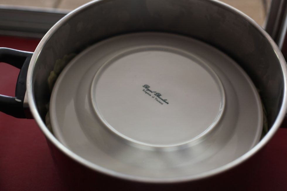 Cover with plate and fill up with water until you just can see the water covering the plate. Cook over gas or hot plate for 20-25 minutes on high heat.