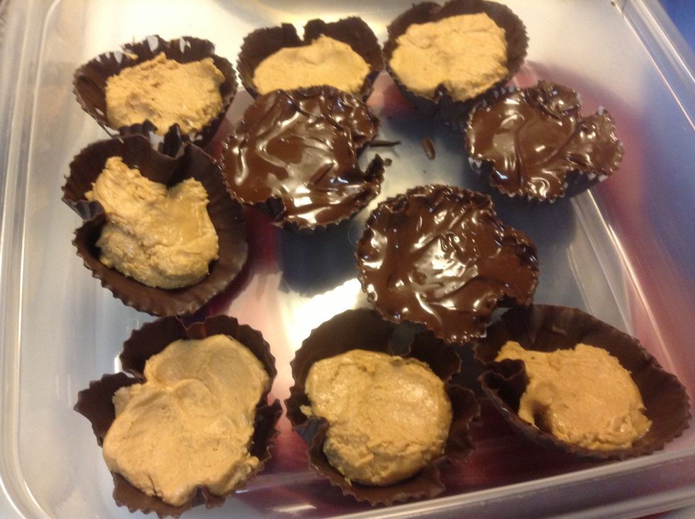 Cover with the other half on the chocolate, melted