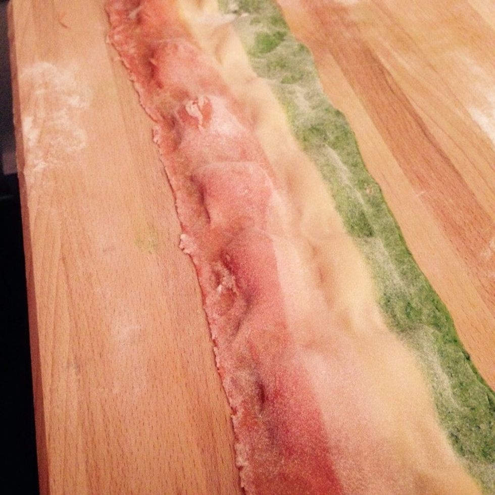 Cover with the other sheet and press the two sheets together with your fingers, making sure all the spaces between stuffing are well pressed.