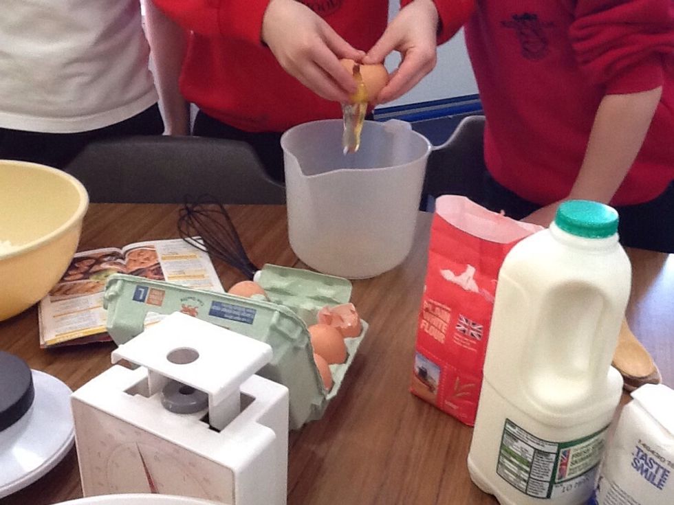 Crack 2 eggs and put it in the mixture