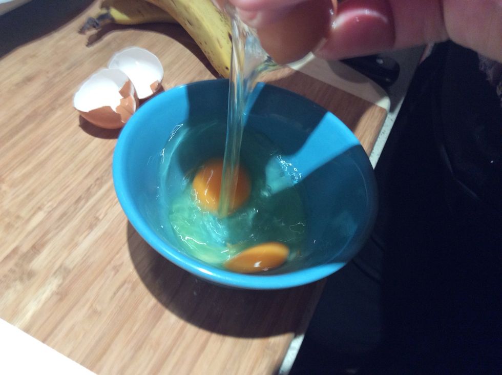 Crack 2 eggs into a bowl