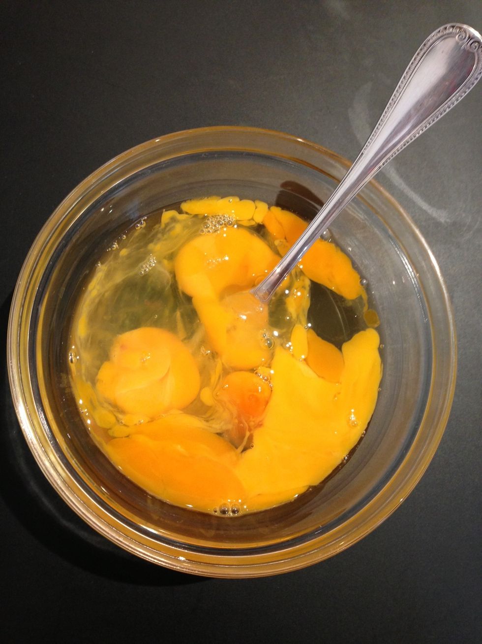 Crack 4 eggs