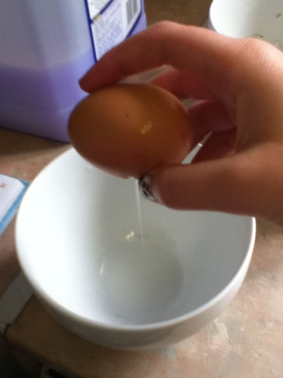 Crack an egg ins bowl