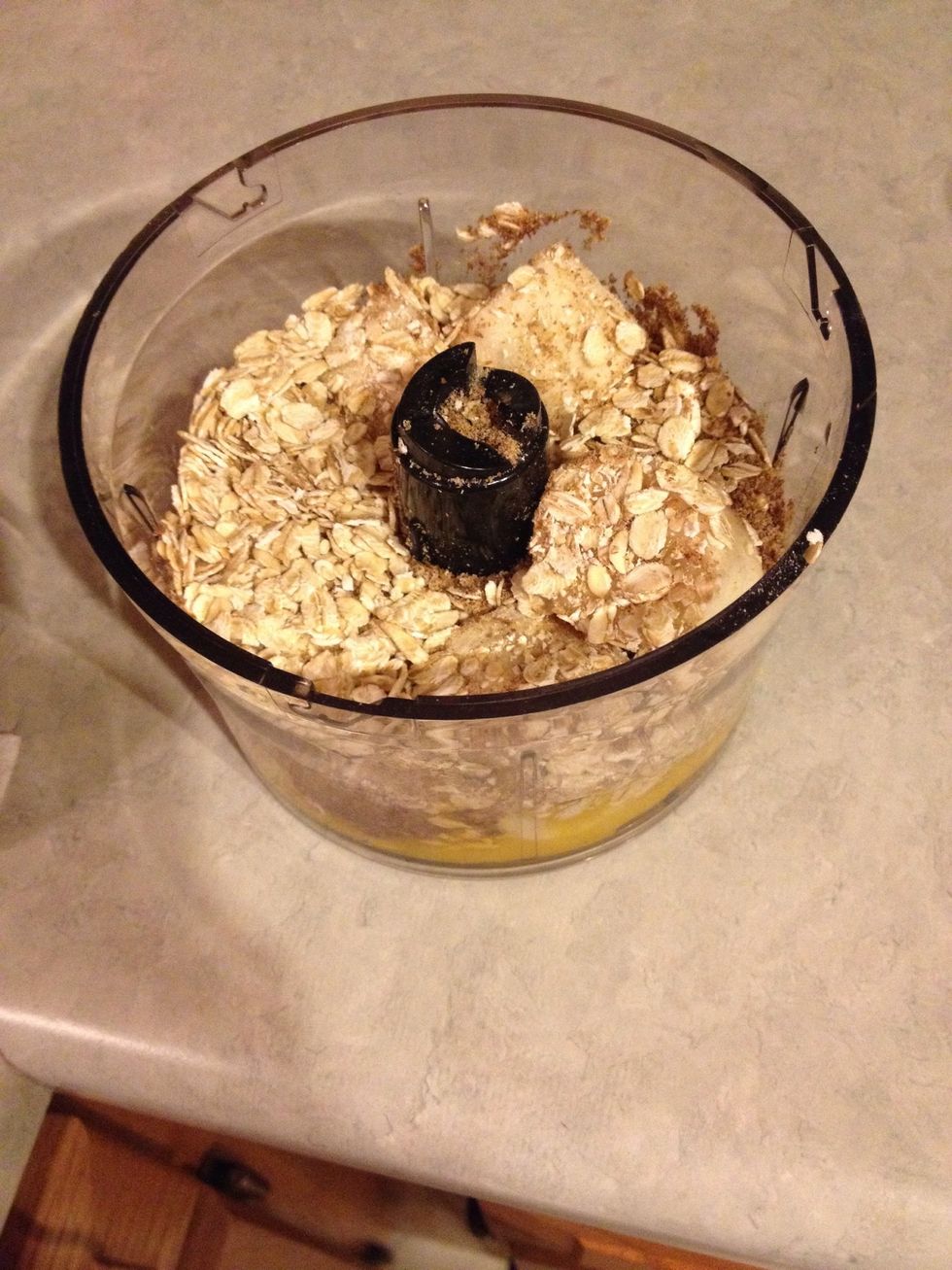 Crack the eggs, dump oats, sliced banana, cinnamon, and ground flaxseed into the blender/food processor.
