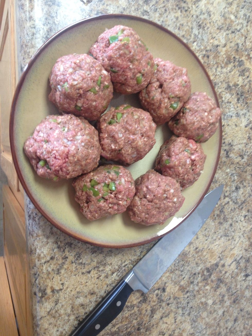 Craft 9 huge meatballs. About tennis ball size.