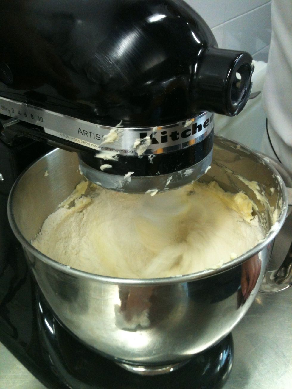 Cream margarine and sugar (8 minutes)