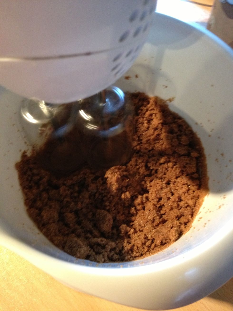 Cream the butter and sugar, this is how it looks at first. Persevere.