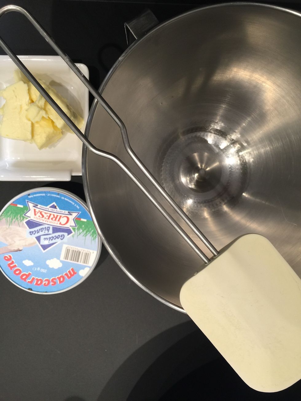 Cream together the butter and the mascarpone. Add 1 tbsp of Irish cream to help the mixing. Start adding the sugar and finish with the Irish cream adding ingredients bit by bit