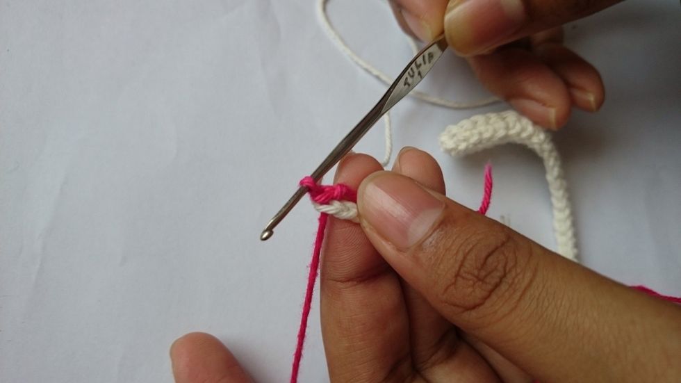 Creat a slip knot.