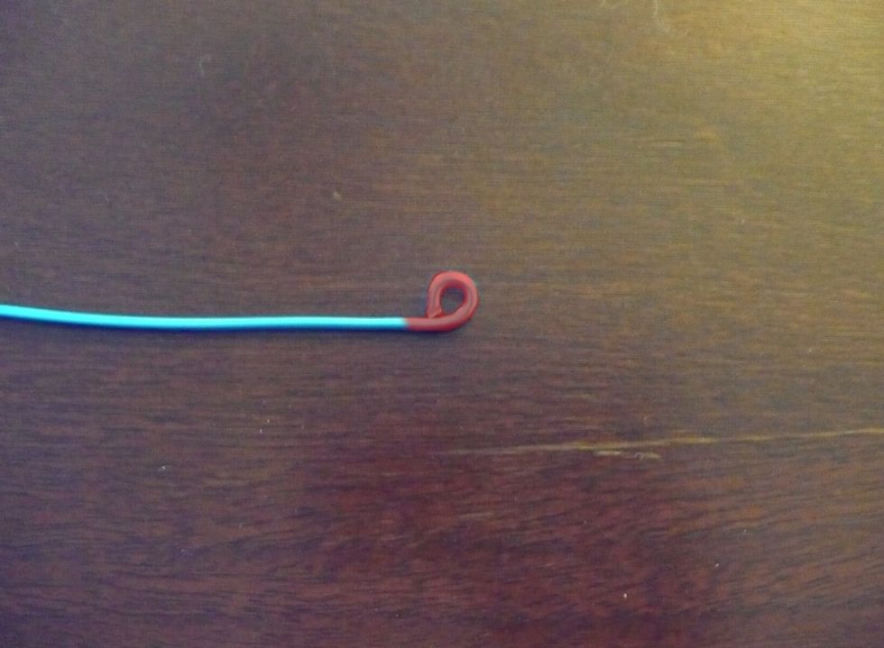 Create a small loop at one end of the smaller gauge (thicker) wire. You can do this with your round nose pliers. Don't squeeze too hard! You want the wire to remain nice and notch free! :D