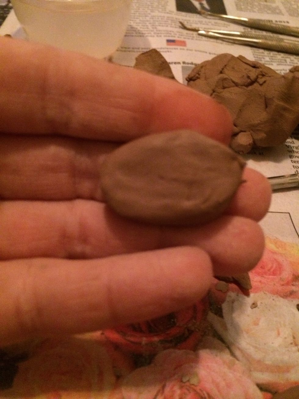 Create a small oval that will be used as the eye ball. Even though the eye ball is round you will creat a flat oval that we will later make more rounded.