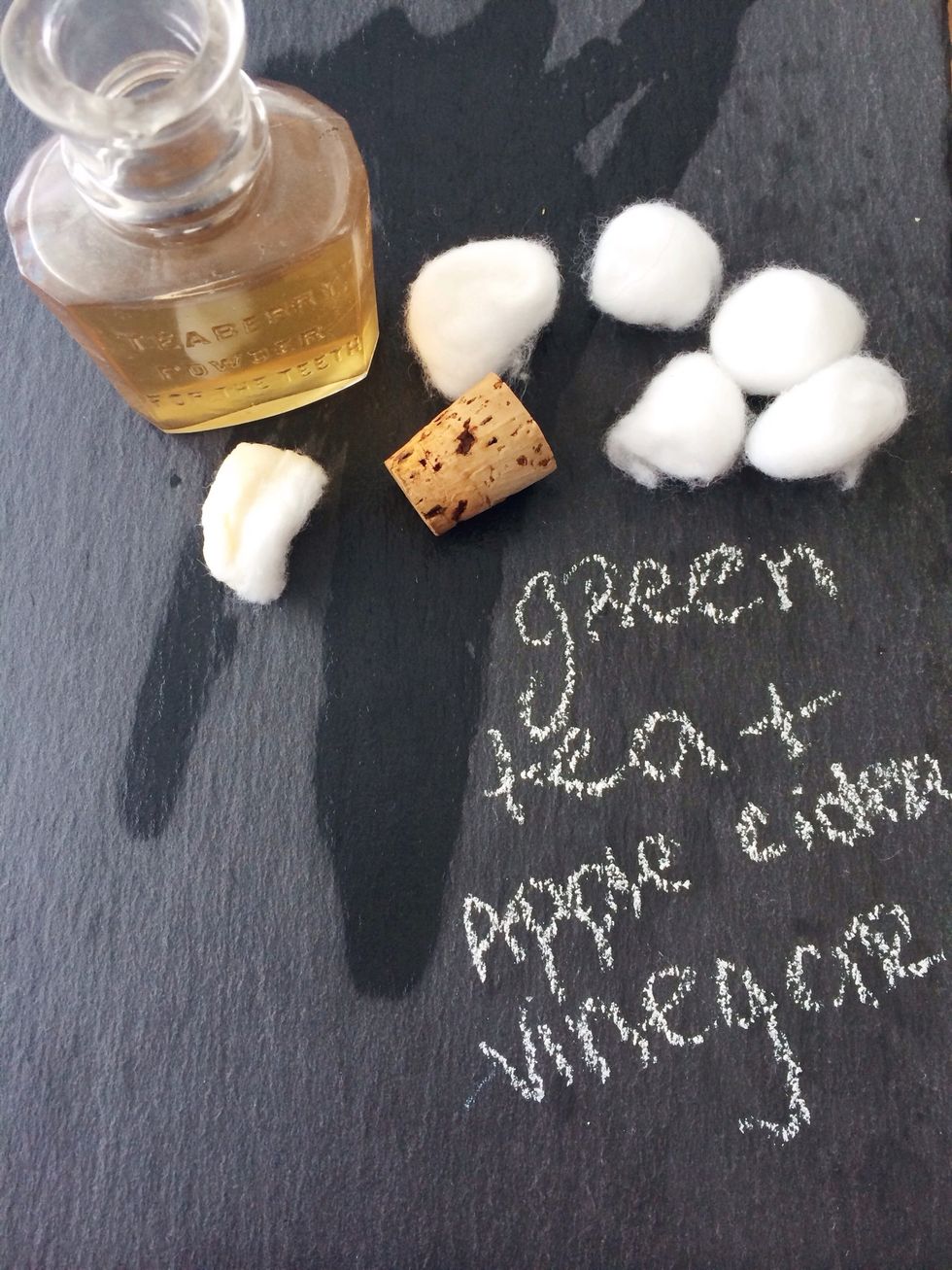 Create a toner for sensitive & acne prone with green tea. Steep tea, add 1-2 drops lemon juice. Mix 2 parts apple cider vinegar, 1 part tea. Apply with a cotton ball or dilute & use a spray bottle.