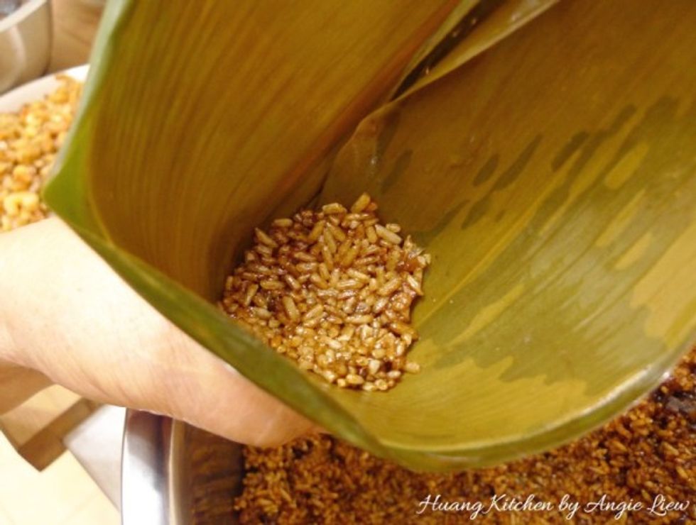 Create a well in the cone by filling with 1 tbsp of sticky rice.