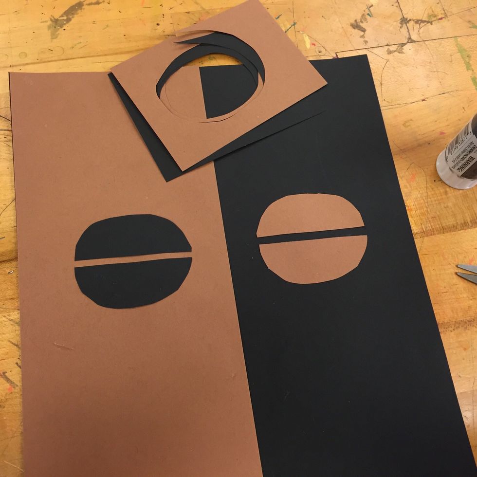 Create eyes. It's best to put the selected paper colors together and cut at the same time.