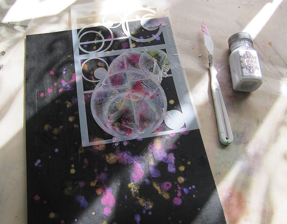 Create some texture. As you can see, I decided to add also some Majestic MINX, so it's more violet.