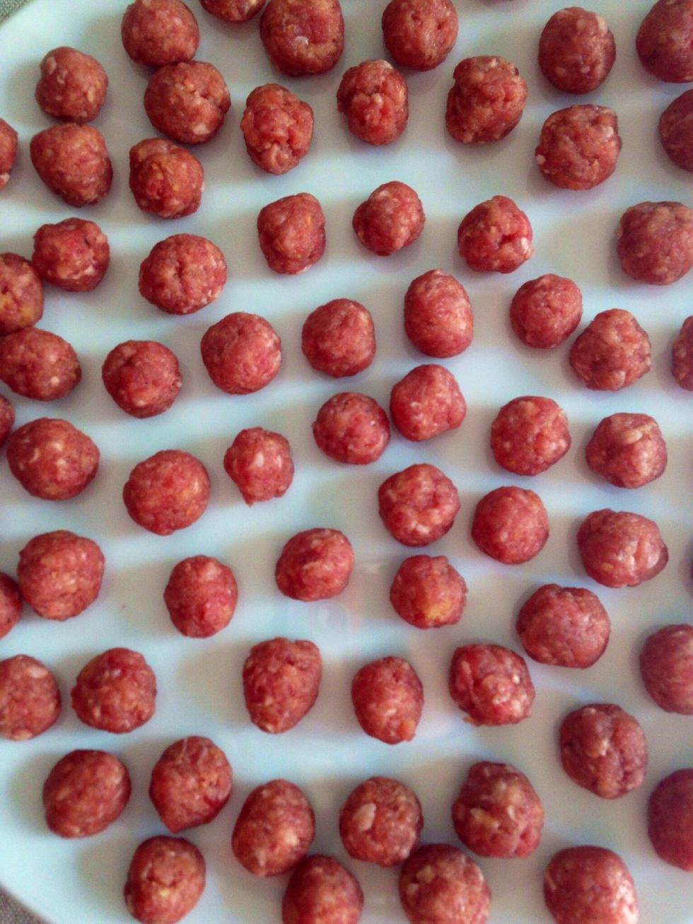 Create the smallest meatballs you can make and put them to cook in the tomato sauce for 30 minutes