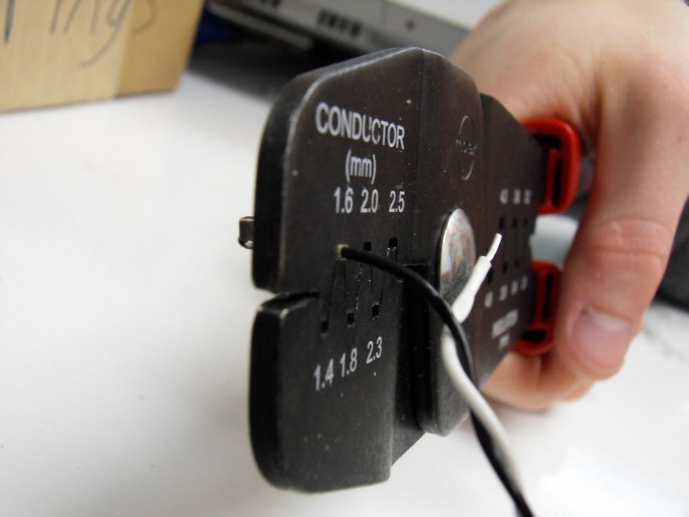 Crimp the outside set of tabs with the same space. The crimps can also be tightened later using smaller spaces.