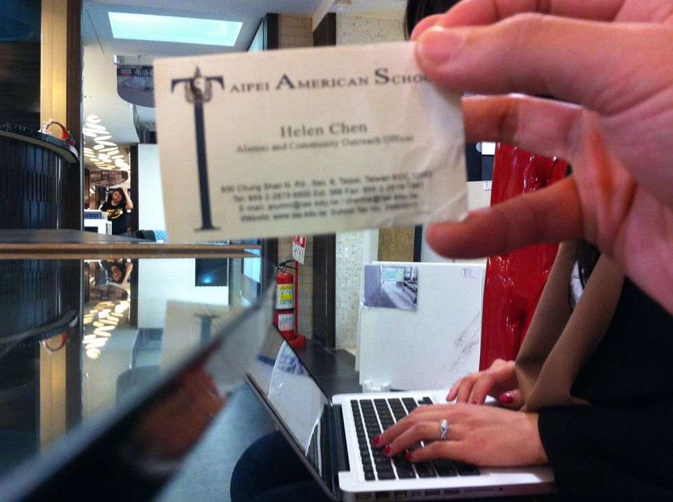 Crucial part: let your pinky hook on to the bottom right side of card