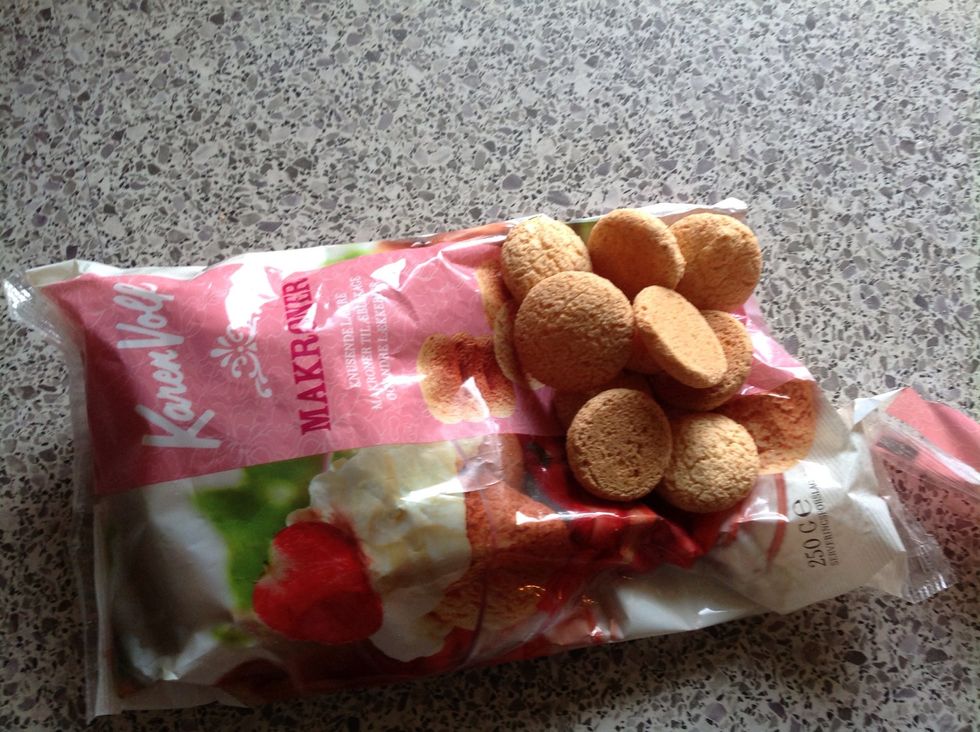 Crumble some Macaroons ( I use 8 Per person)