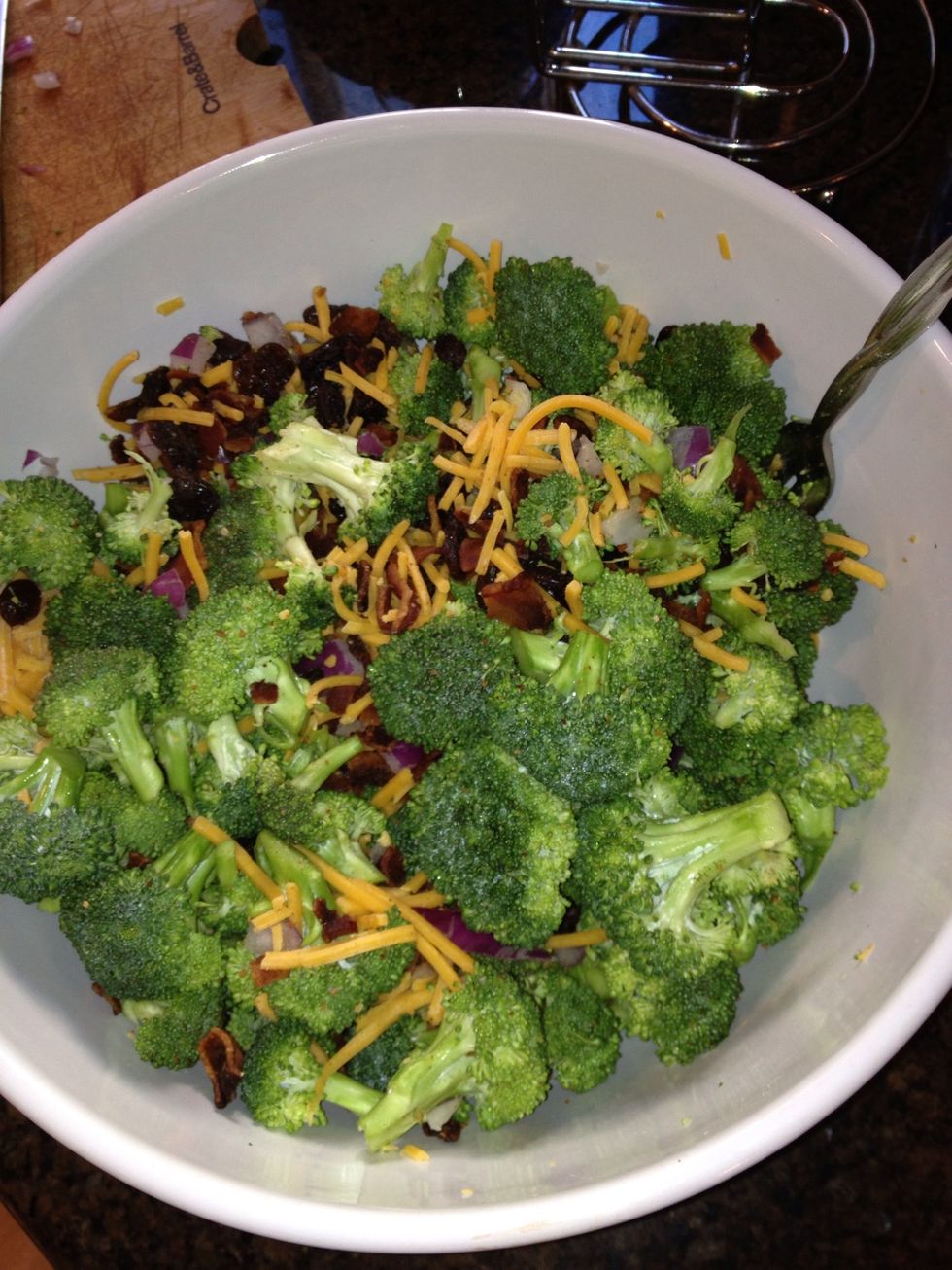 Crumble the bacon and add the bacon, cheese and raisins to the broccoli.