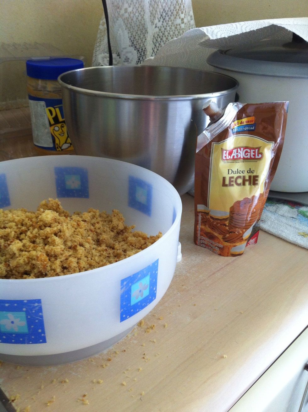 Crumble your cake and mix it with any frosting you like until you get a compact consistency. I used peanut butter cake and dulce d leche!