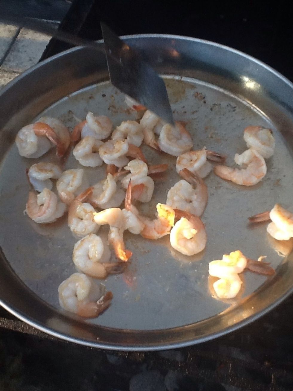 Cuando est\u00e9n casi cocinadas, ponlas en un plato.