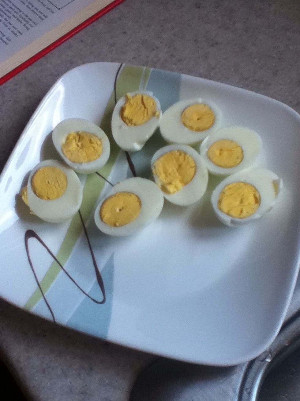 Cuerta Los huevos en partes iguales