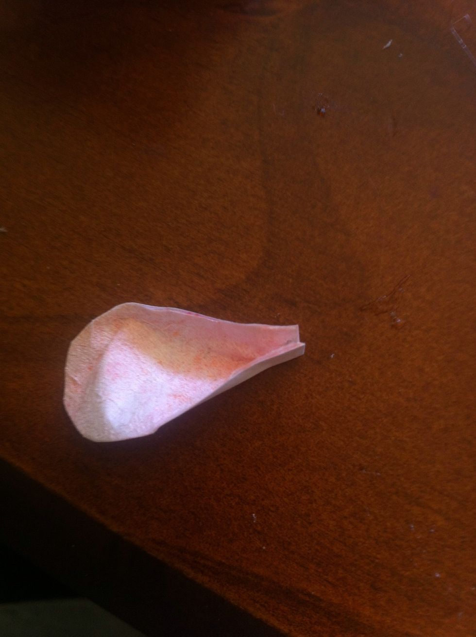 Curl the last indivisual petal and cut a bit off to maje it fit inside the flower