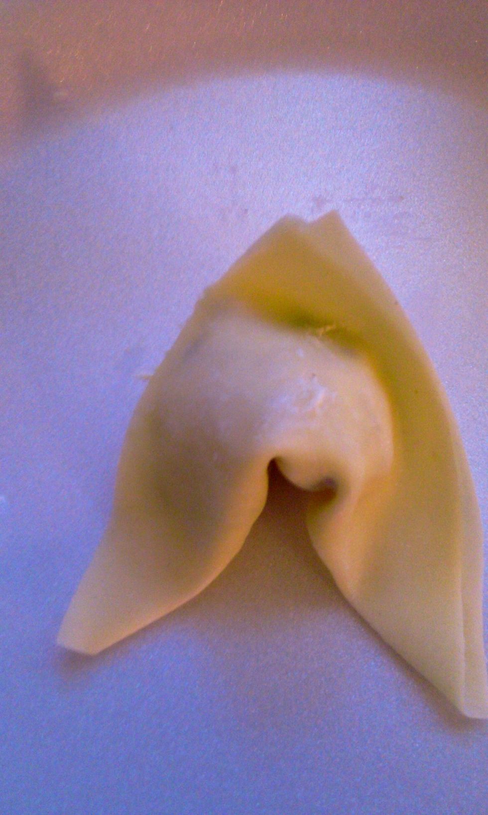 Curl the wonton,just bend at the center.