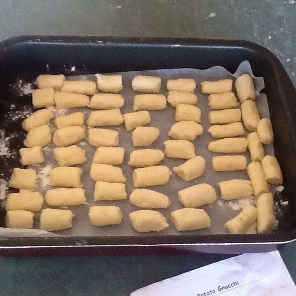 Cut 3 cm of dough off each strip and roll onto a block