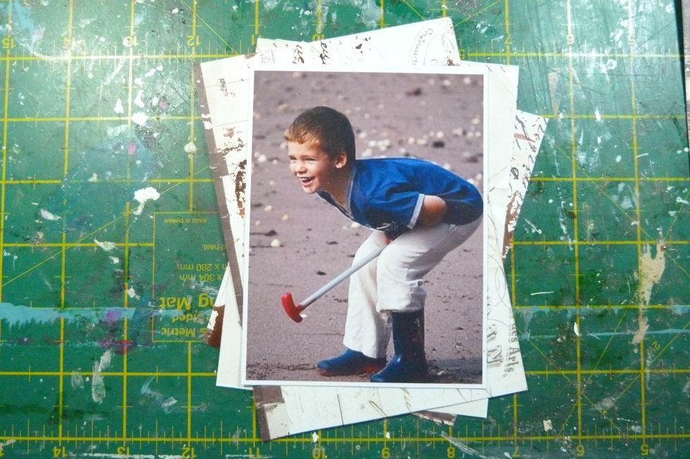 Cut 3 pieces of PP from the 'Nostalgia' paper 1cm bigger then the photo. Layer them up slightly offsetting all of them at an angle to each other.