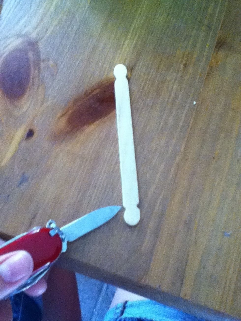 Cut 4 notches on the Popsicle stick (2 on each end) with the knife.