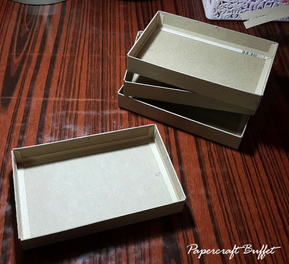 Cut 4 sets of chipboard for drawers, 2pcs 7"x1", 2pcs 4-12/"x1" and 1pc 7"x4-1/2" for each set. Use connecting strips to form into shape.