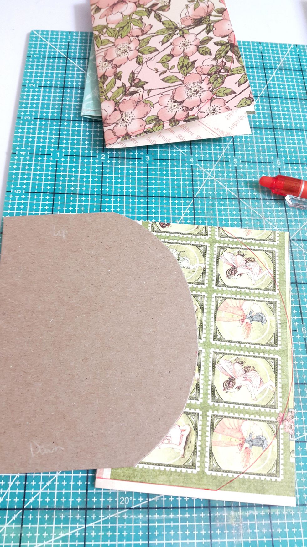 Cut 6pcs paper with of 7-1/2" x 5" and folded in half, trace the album template on
