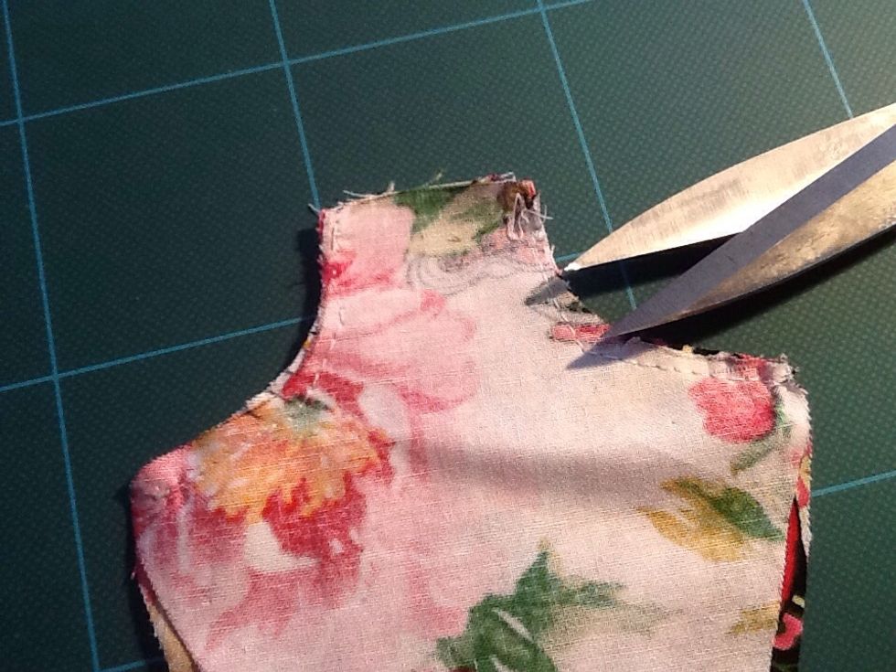 Cut a few notches in the curve of the neck, but do not cut the stitches. This will ensure a smooth finish, when we flip the fabric inside out.