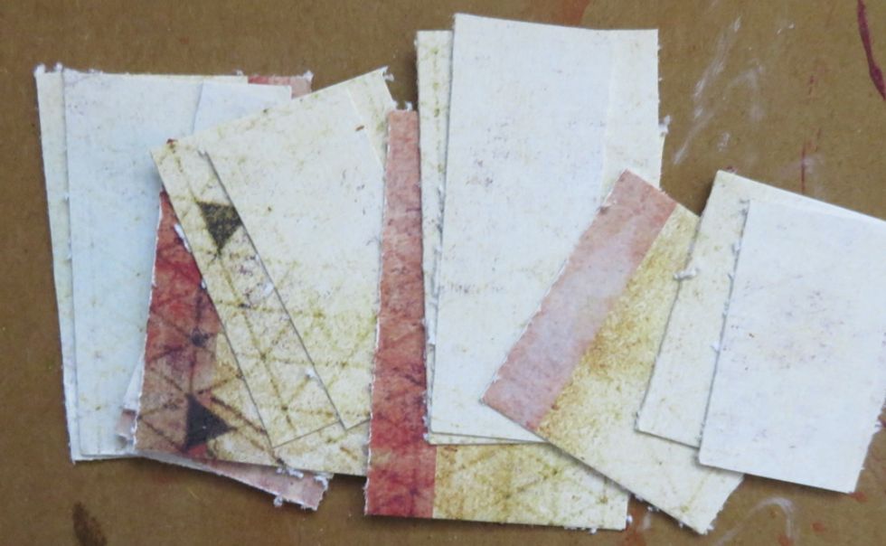 Cut a few rectangles of 7Dots cardstock in different sizes.