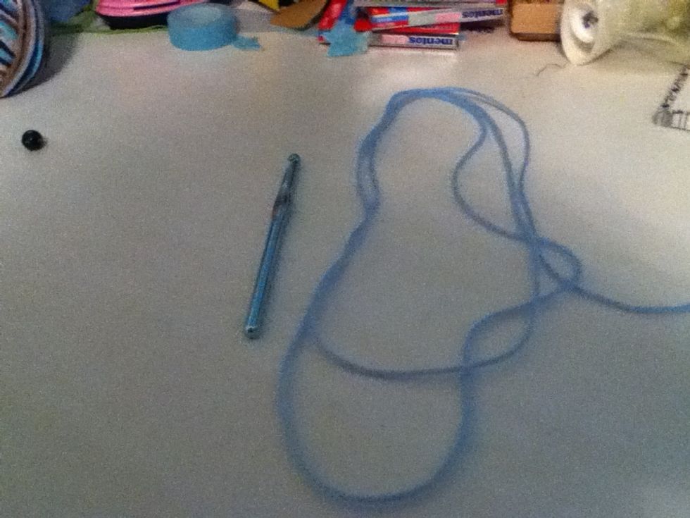 Cut a good amount of yarn