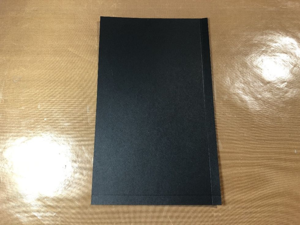 Cut a piece of cardstock: 18 x 29.7 cm (7 1/8 x 11 3/4"). Score at 1.2 cm (1/2"), once on the 18 cm (7 1/8")  side and once on the 29.7 cm (11 3/4") side.